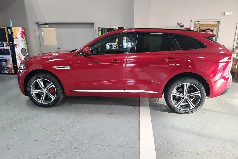 2017 Jaguar F-PACE S photo 1