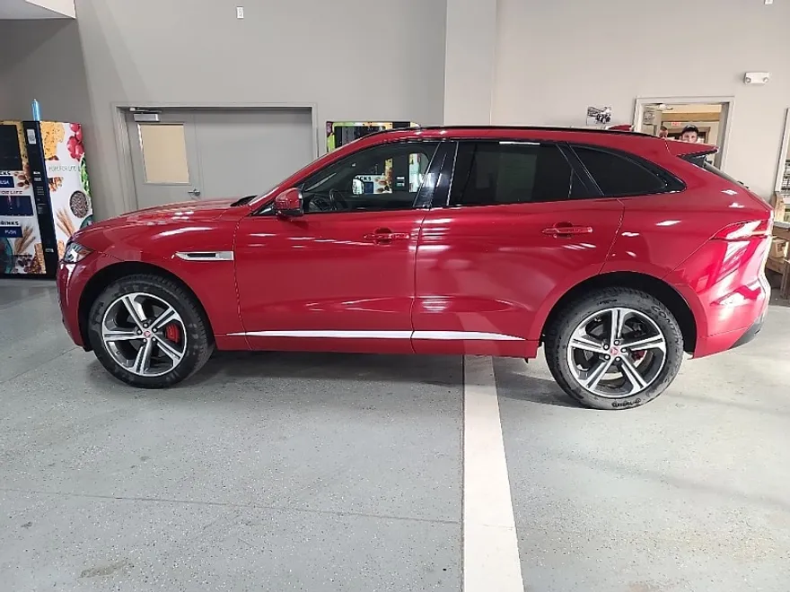 2017 Jaguar F-PACE S photo 1
