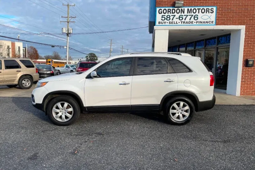 2011 Kia Sorento LX photo 1