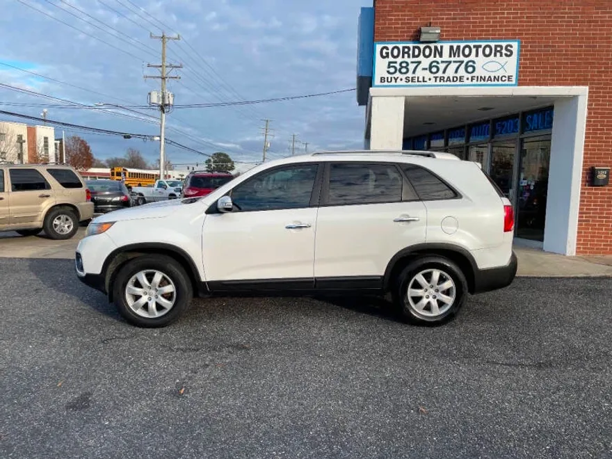 2011 Kia Sorento LX photo 1