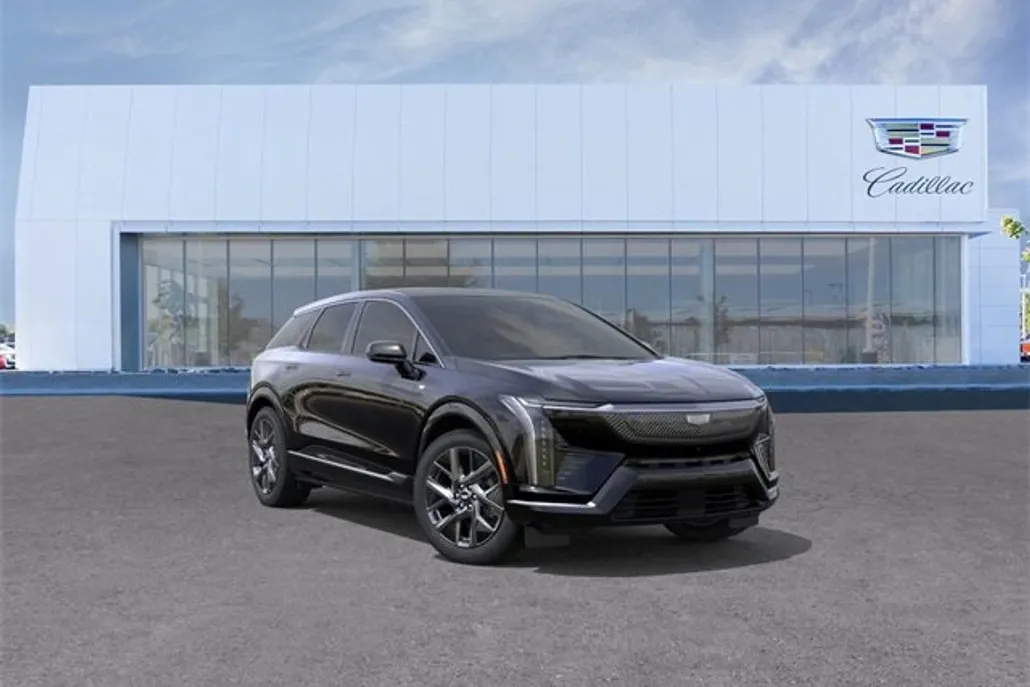 2025 Cadillac Optiq Luxury photo 1