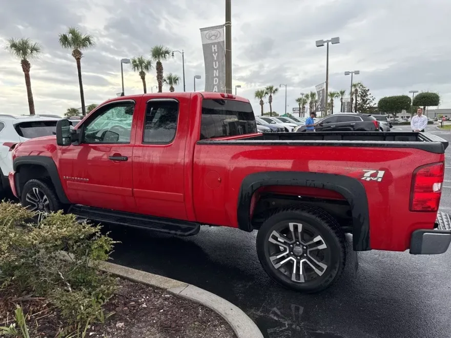 2007 Chevrolet Silverado 1500 LT photo 1