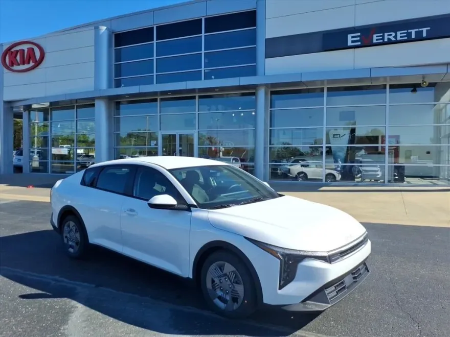 2025 Kia K4 LX photo 1