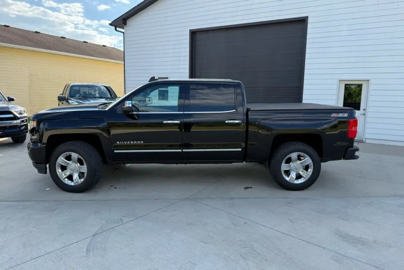 2017 Chevrolet Silverado 1500 LTZ Z71 photo 1