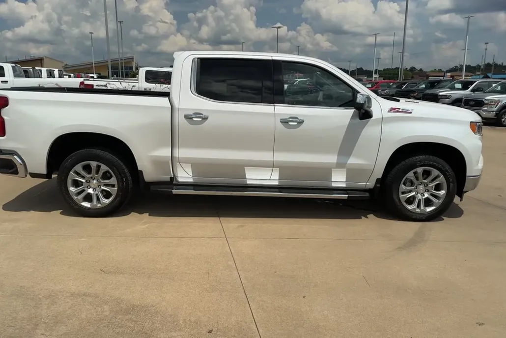 2024 Chevrolet Silverado 1500 LTZ photo 1