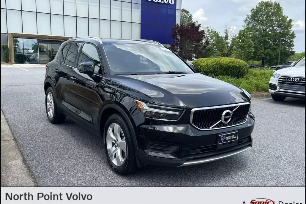 2020 Volvo XC40 Momentum photo 1