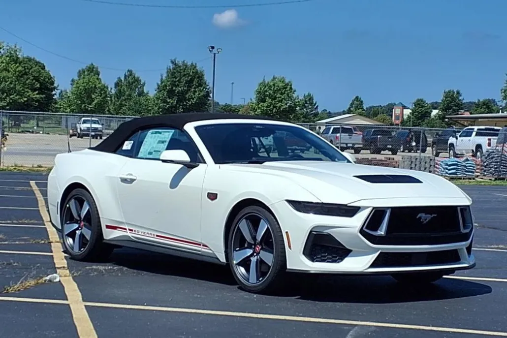 2025 Ford Mustang GT Premium Convertible photo 1