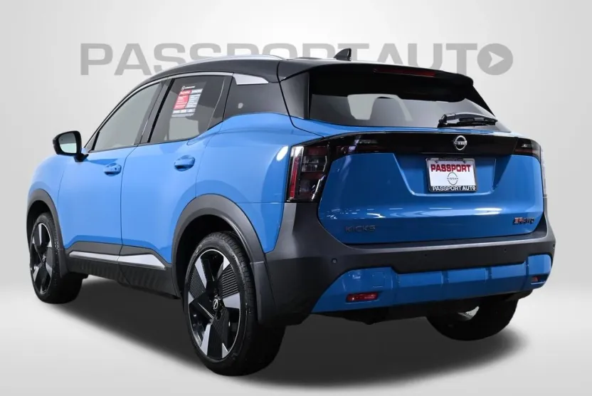 2025 Nissan Kicks SR photo 1