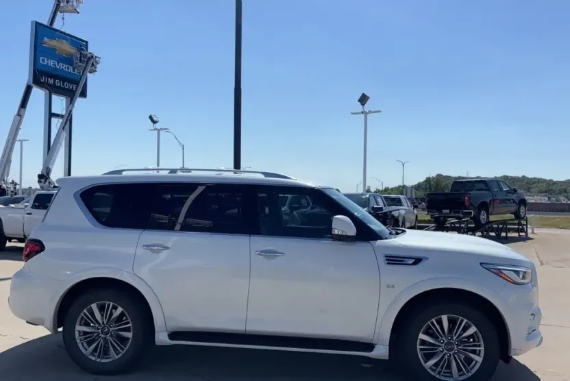 2019 Infiniti QX80 Luxe photo 1
