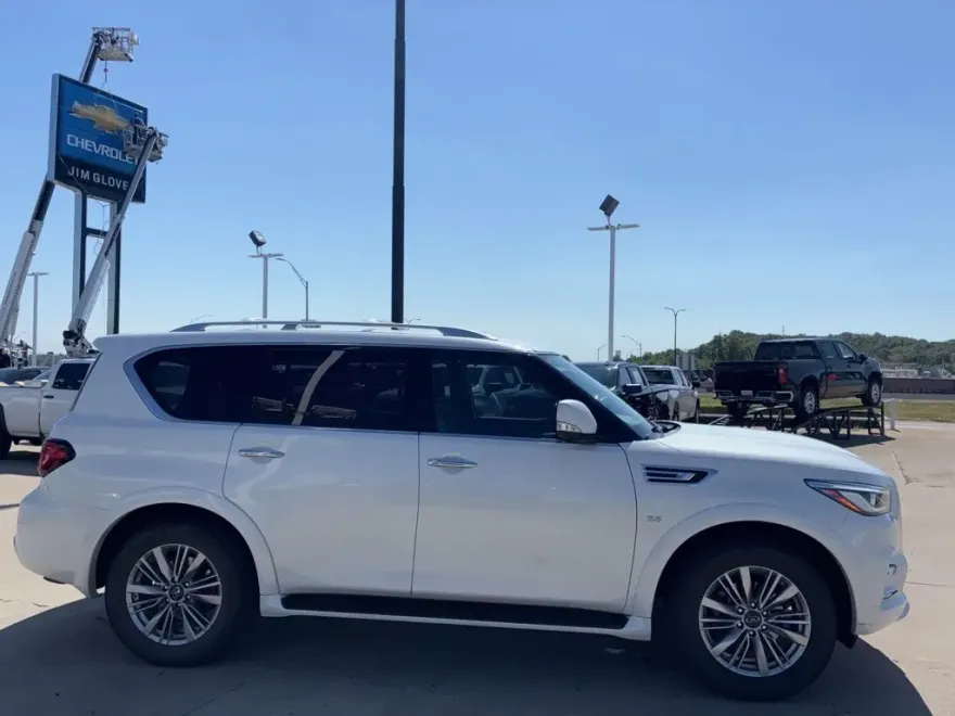 2019 Infiniti QX80 Luxe photo 1