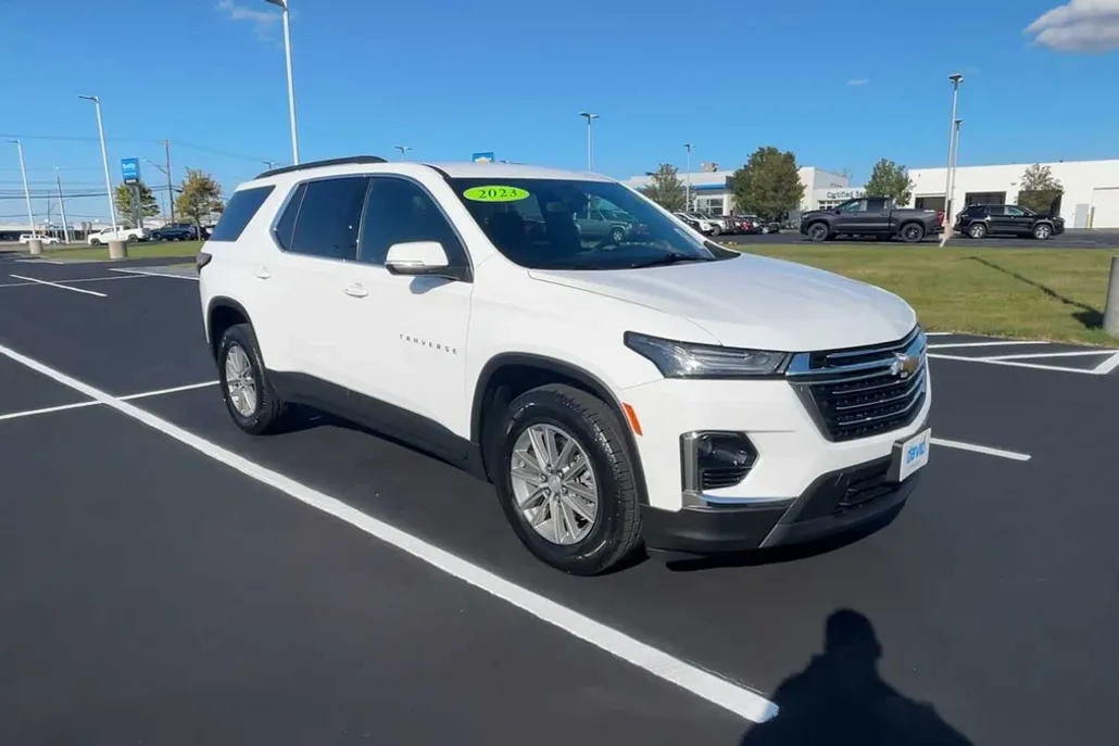 2023 Chevrolet Traverse Cloth photo 1