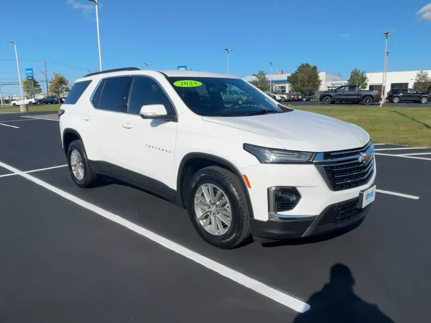 2023 Chevrolet Traverse Cloth photo 1