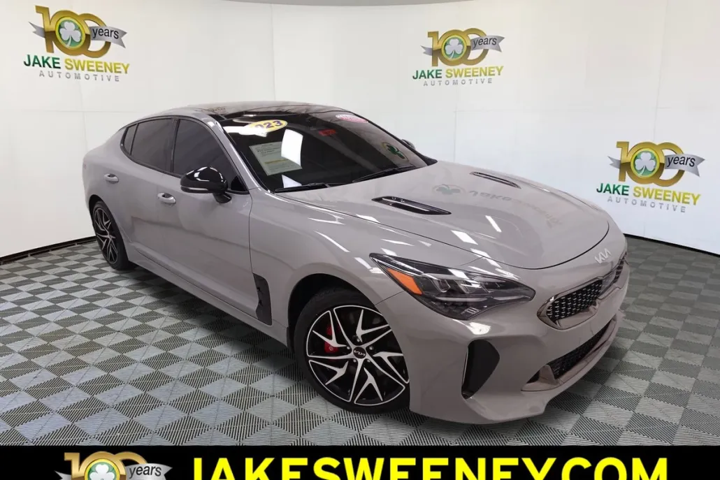 2023 Kia Stinger GT-Line photo 1