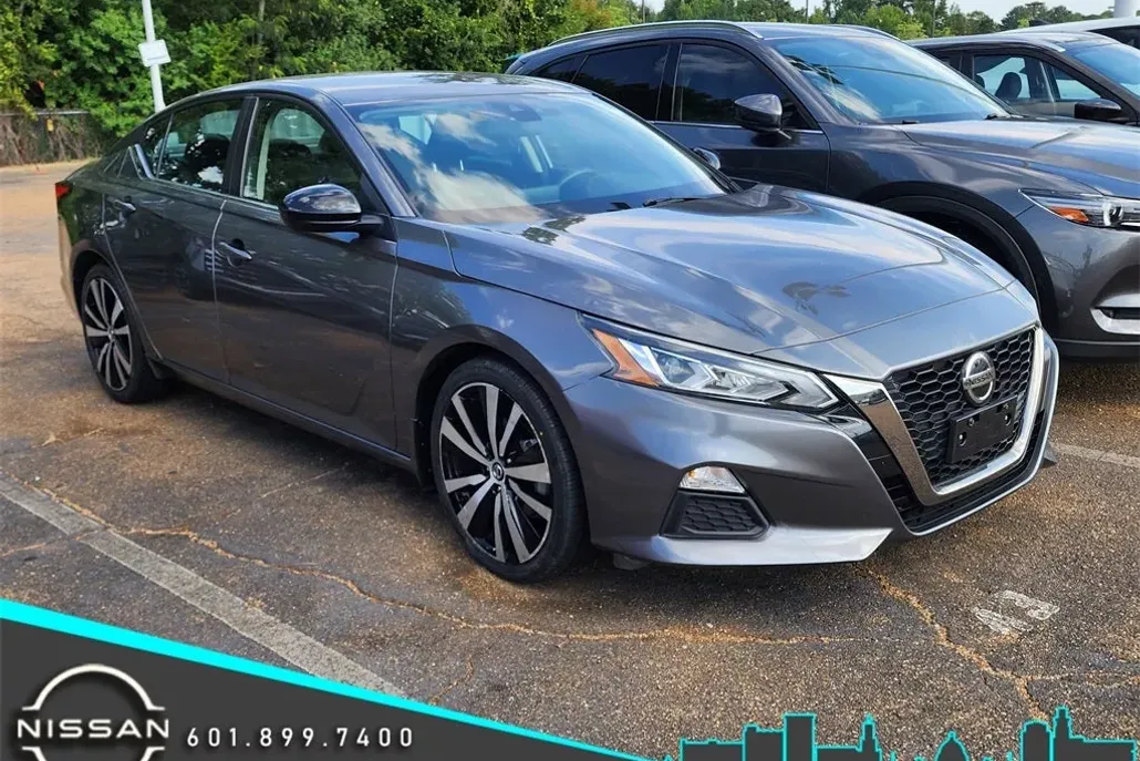 2022 Nissan Altima 2.5 SR photo 1