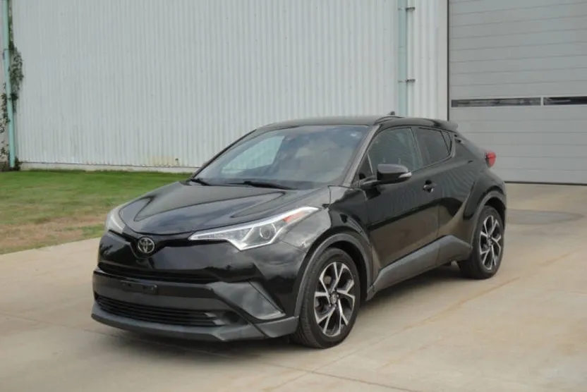 2018 Toyota C-HR XLE Premium photo 1