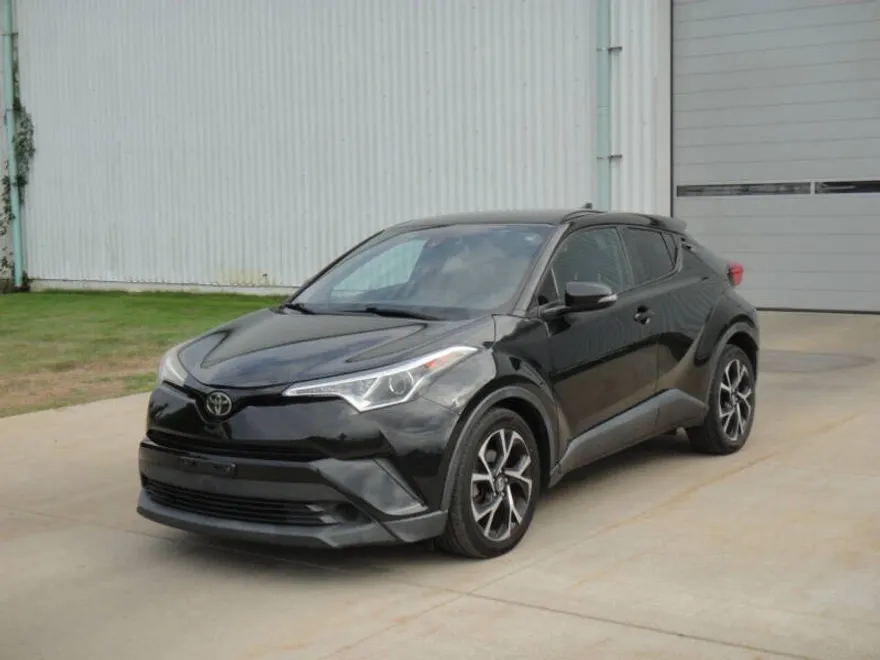 2018 Toyota C-HR XLE Premium photo 1