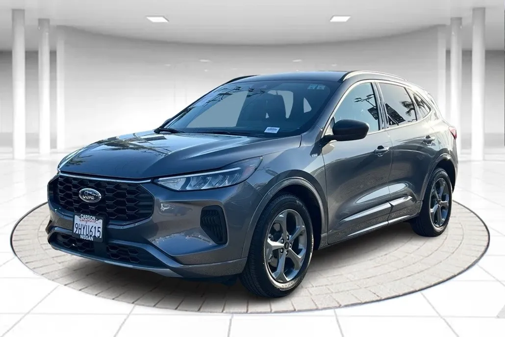 2023 Ford Escape ST-Line photo 1
