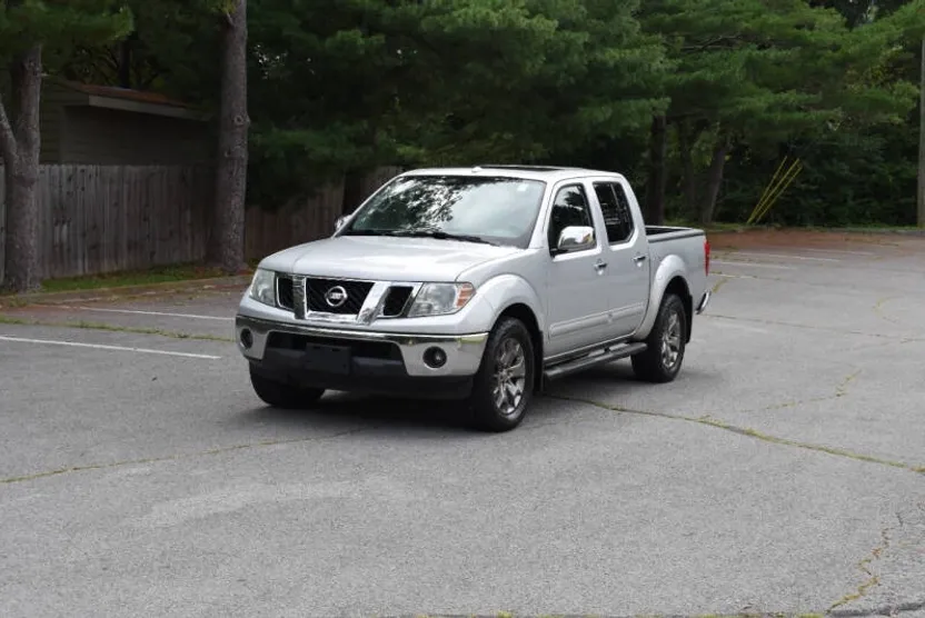 2014 Nissan Frontier SL photo 1