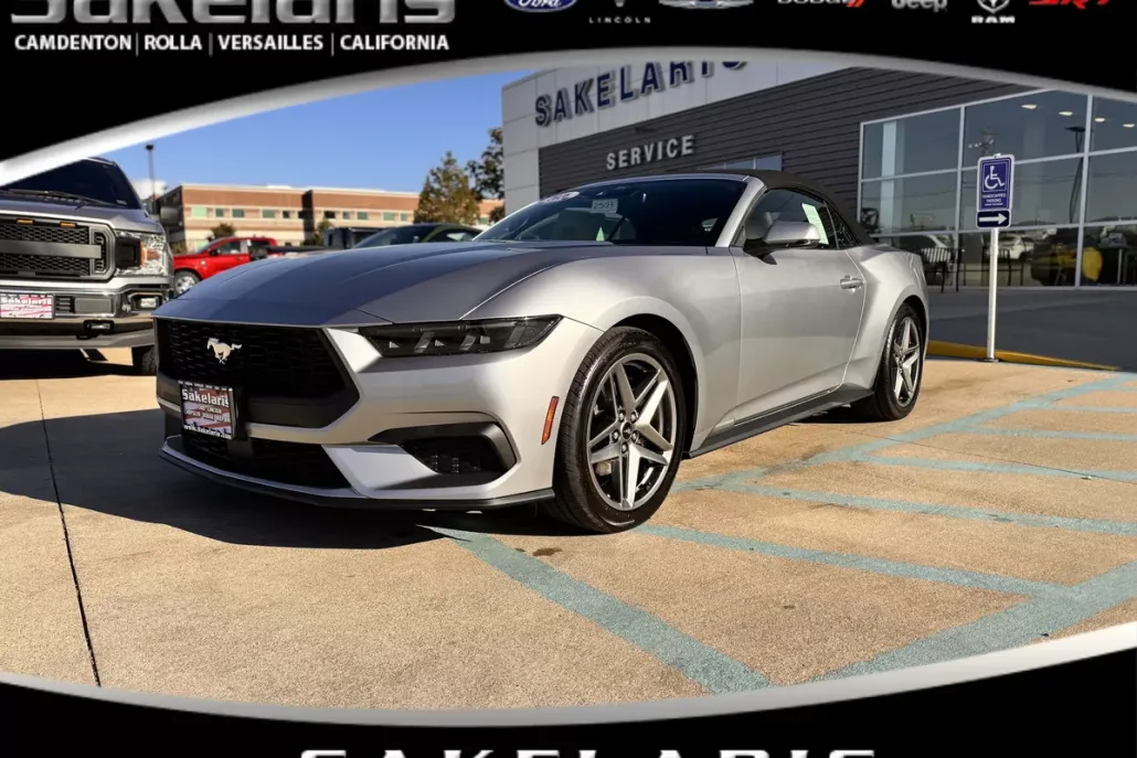2025 Ford Mustang Convertible photo 1