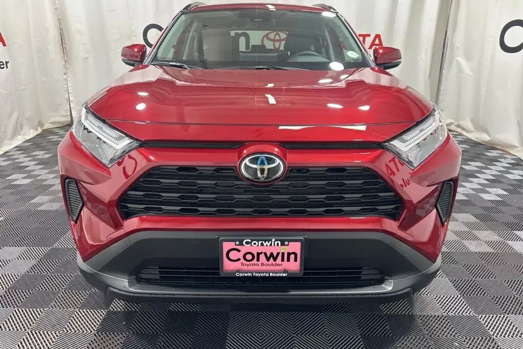 2025 Toyota RAV4 Hybrid XLE photo 1