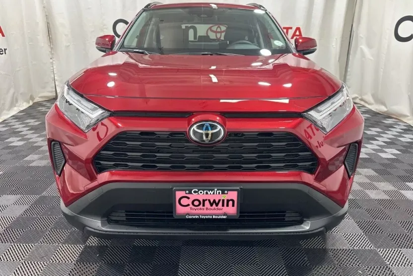 2025 Toyota RAV4 Hybrid XLE photo 1
