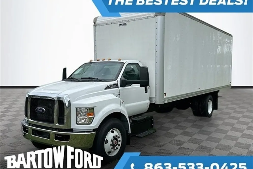 2025 Ford F-750 SuperCab photo 1