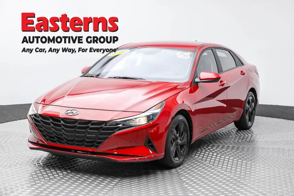2023 Hyundai Elantra SEL photo 1