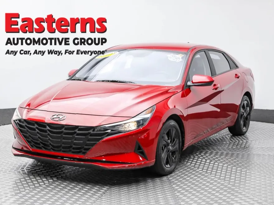 2023 Hyundai Elantra SEL photo 1