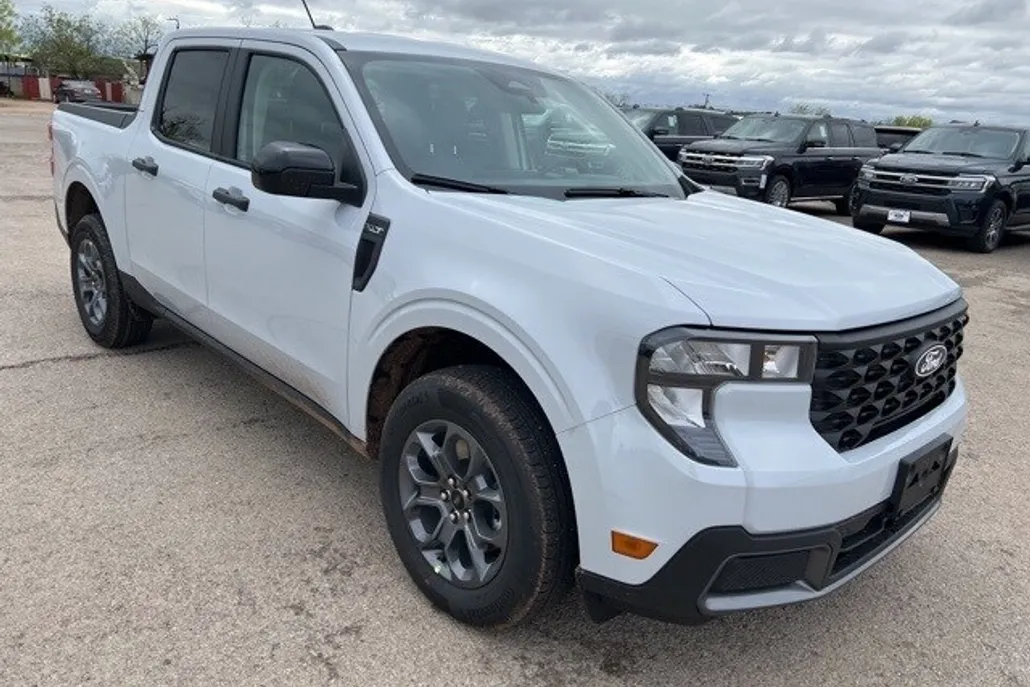 2025 Ford Maverick XLT photo 1