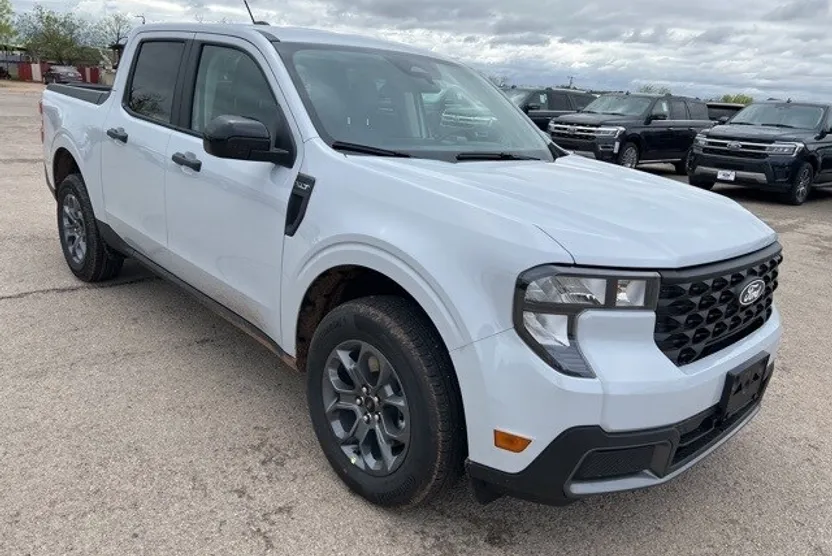 2025 Ford Maverick XLT photo 1