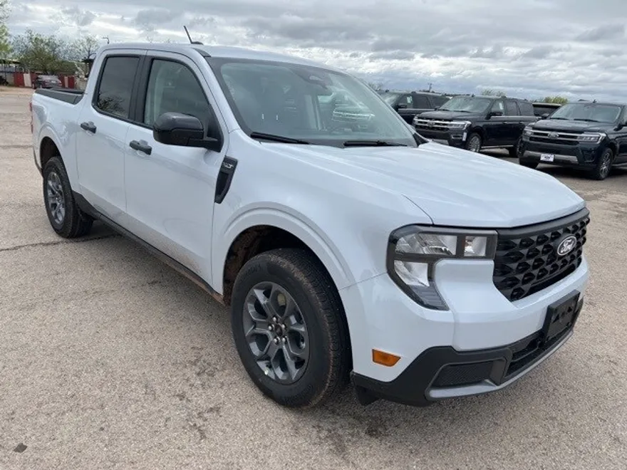 2025 Ford Maverick XLT photo 1