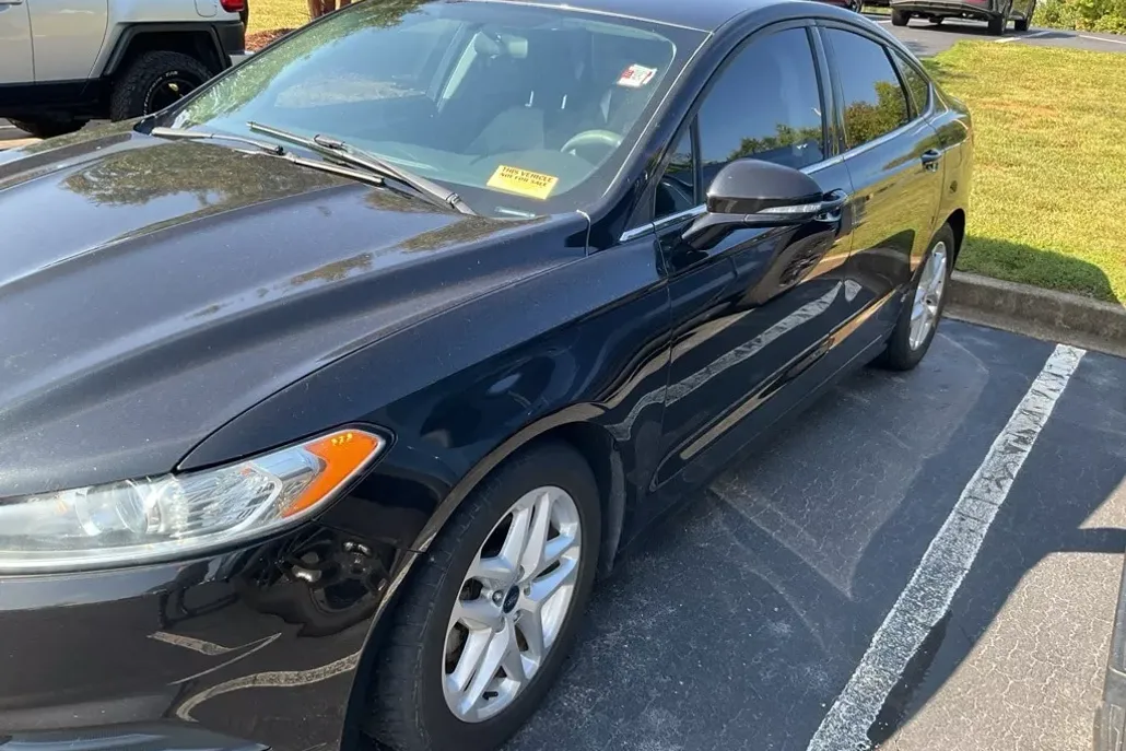 2015 Ford Fusion SE photo 1