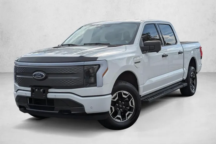 2023 Ford F-150 Lightning XLT photo 1