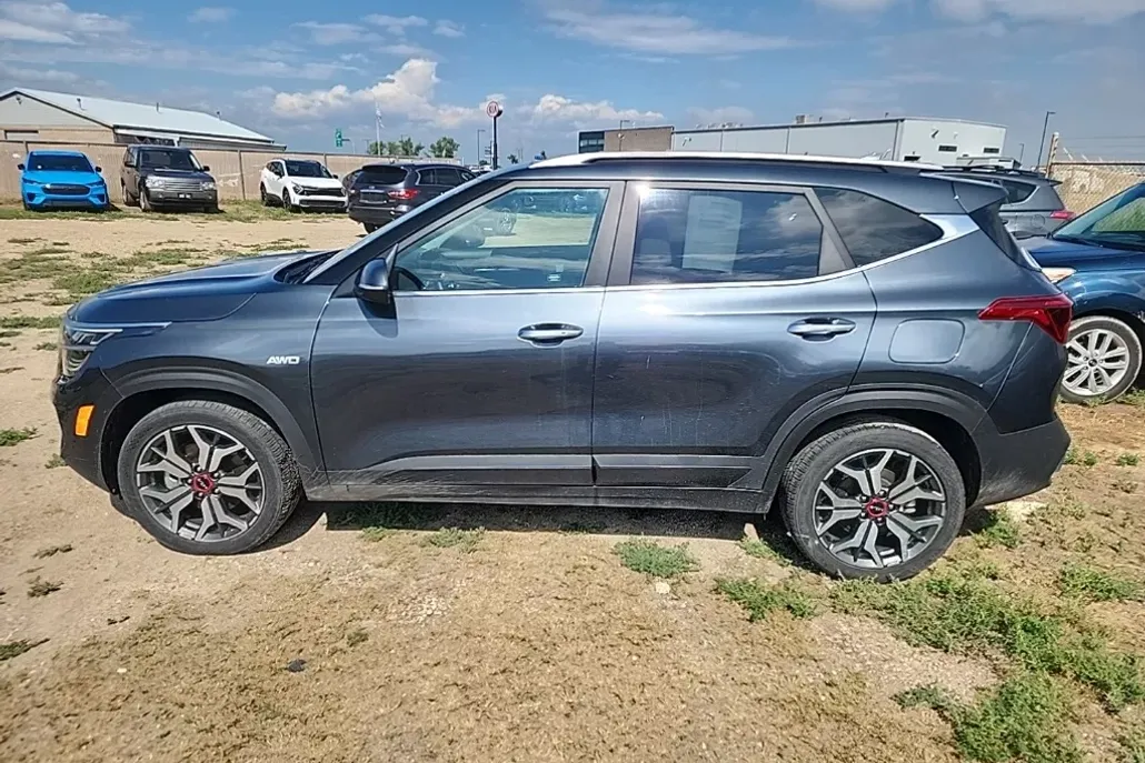 2023 Kia Seltos SX photo 1