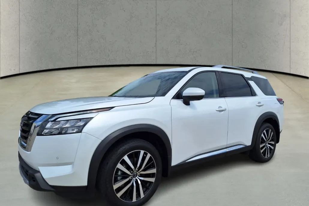 2025 Nissan Pathfinder Platinum photo 1
