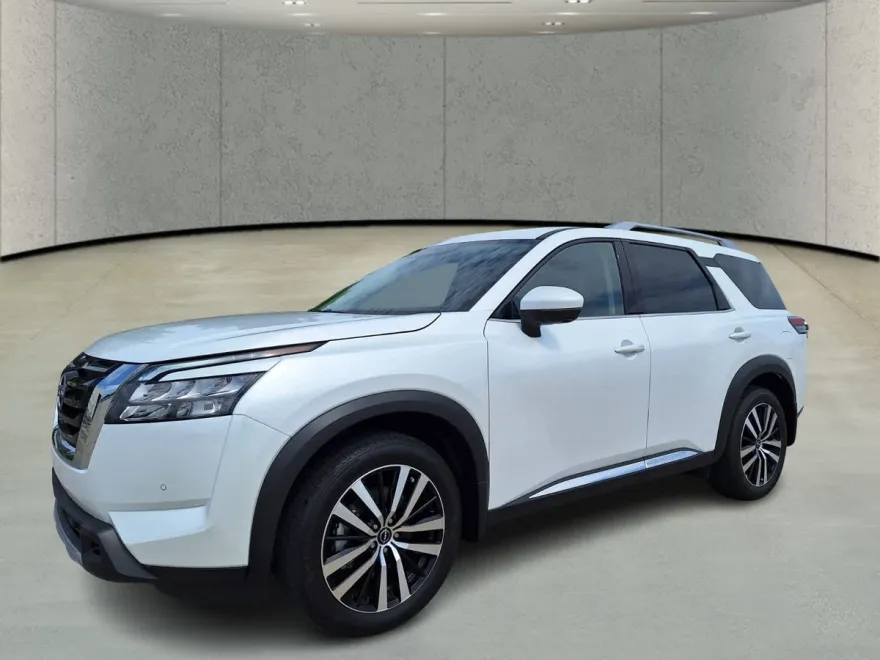 2025 Nissan Pathfinder Platinum photo 1