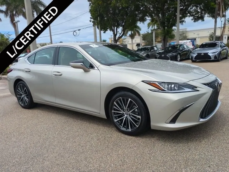 2025 Lexus ES 300h photo 1