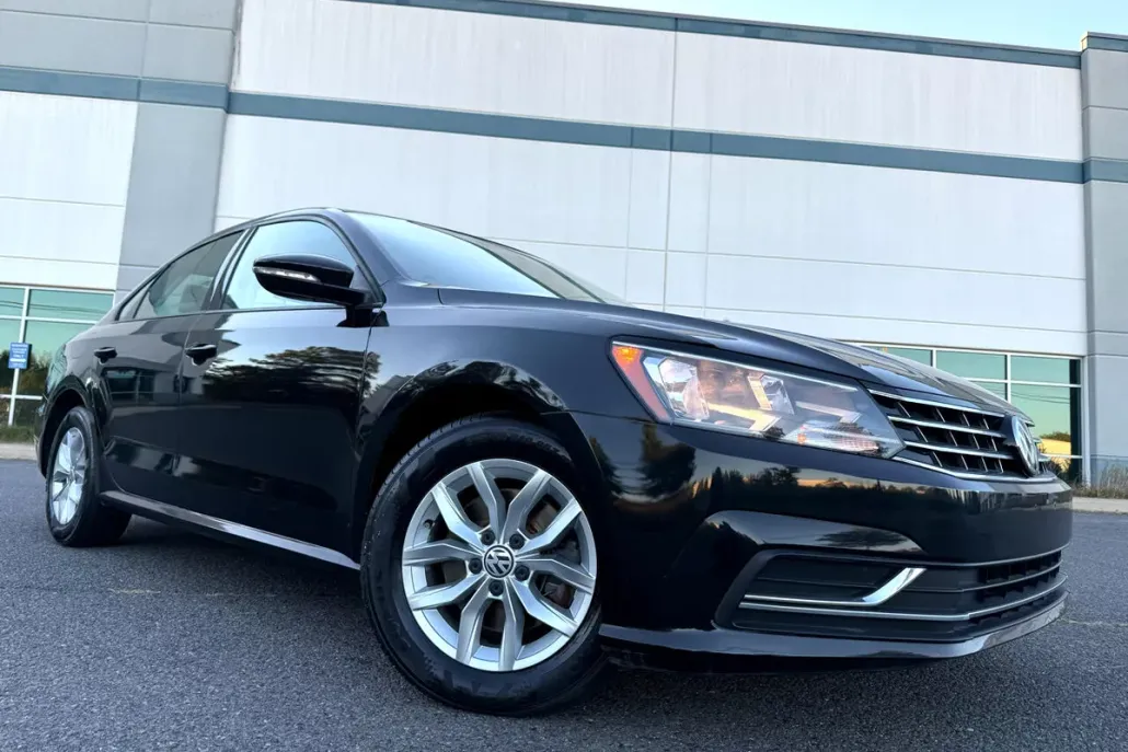 2018 Volkswagen Passat 2.0T S photo 1