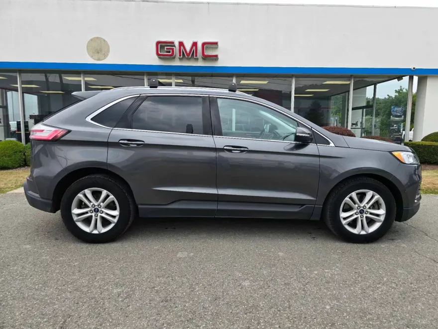 2020 Ford Edge SEL photo 1