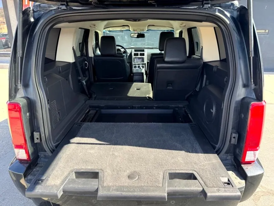 2009 Dodge Nitro R/T photo 10