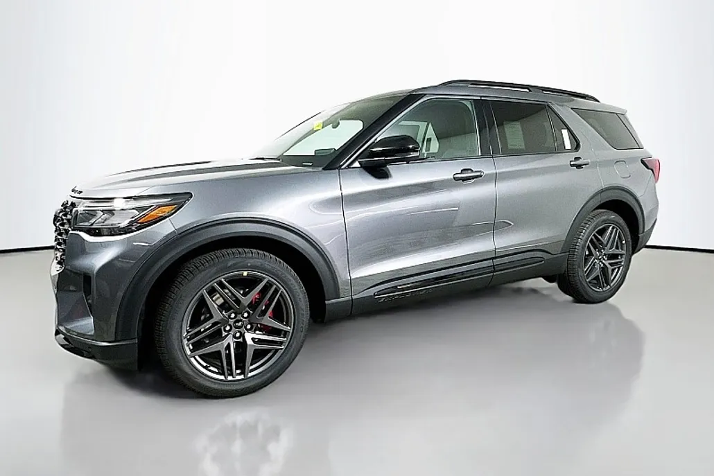 2025 Ford Explorer ST photo 1