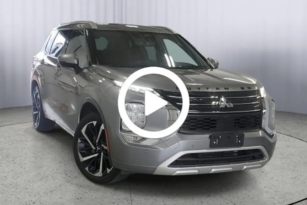 2022 Mitsubishi Outlander SEL photo 1