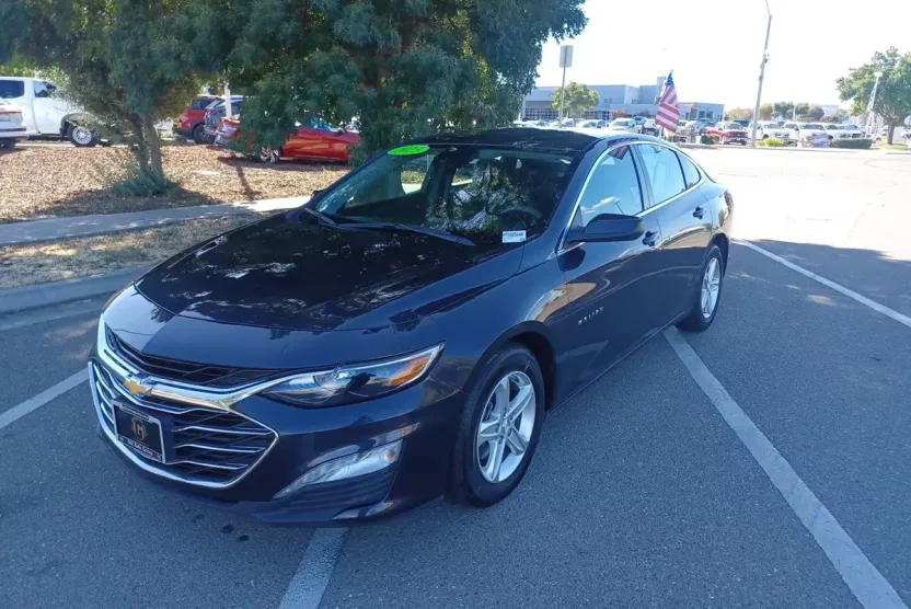 2023 Chevrolet Malibu 1LT photo 1