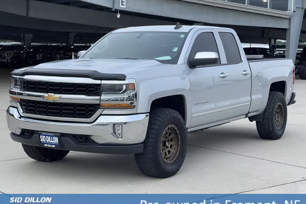 2018 Chevrolet Silverado 1500 LT photo 1