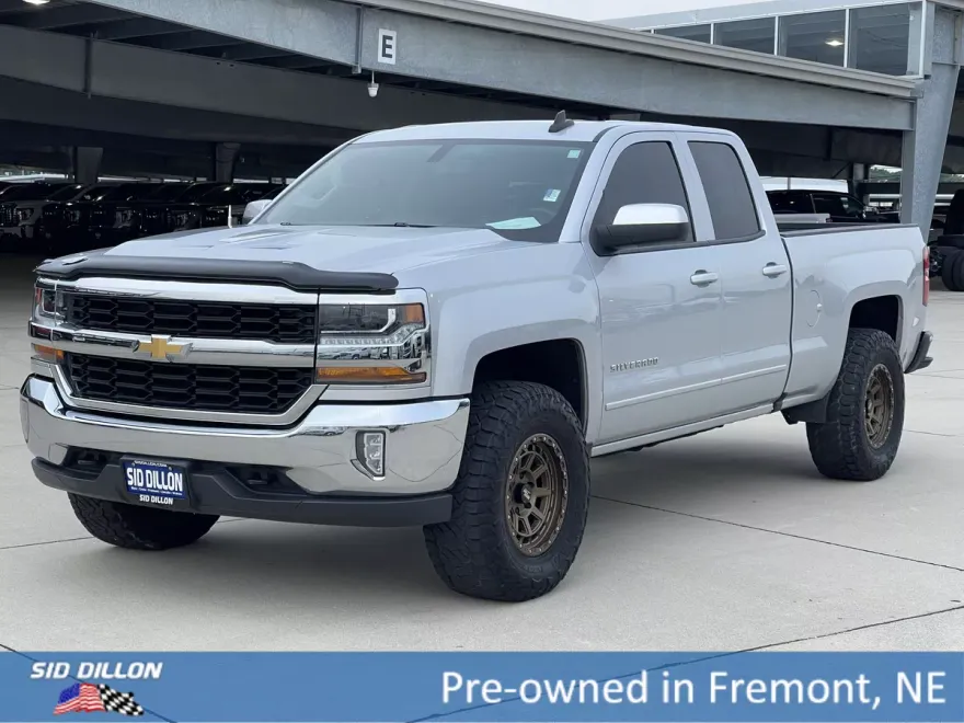 2018 Chevrolet Silverado 1500 LT photo 1