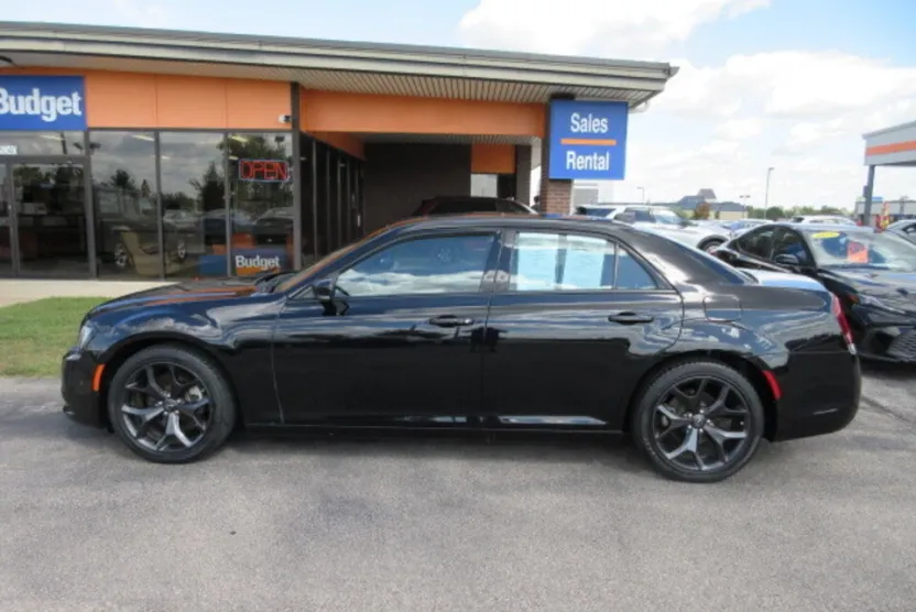 2023 Chrysler 300 photo 1