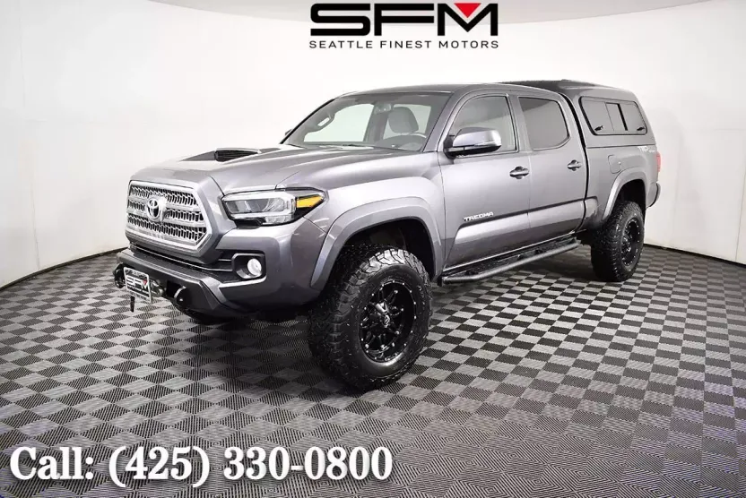 2017 Toyota Tacoma TRD Sport Double Cab V6 4x4 photo 1