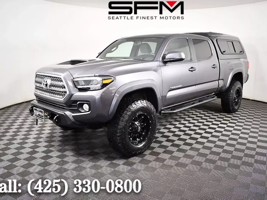 2017 Toyota Tacoma TRD Sport Double Cab V6 4x4 photo 1