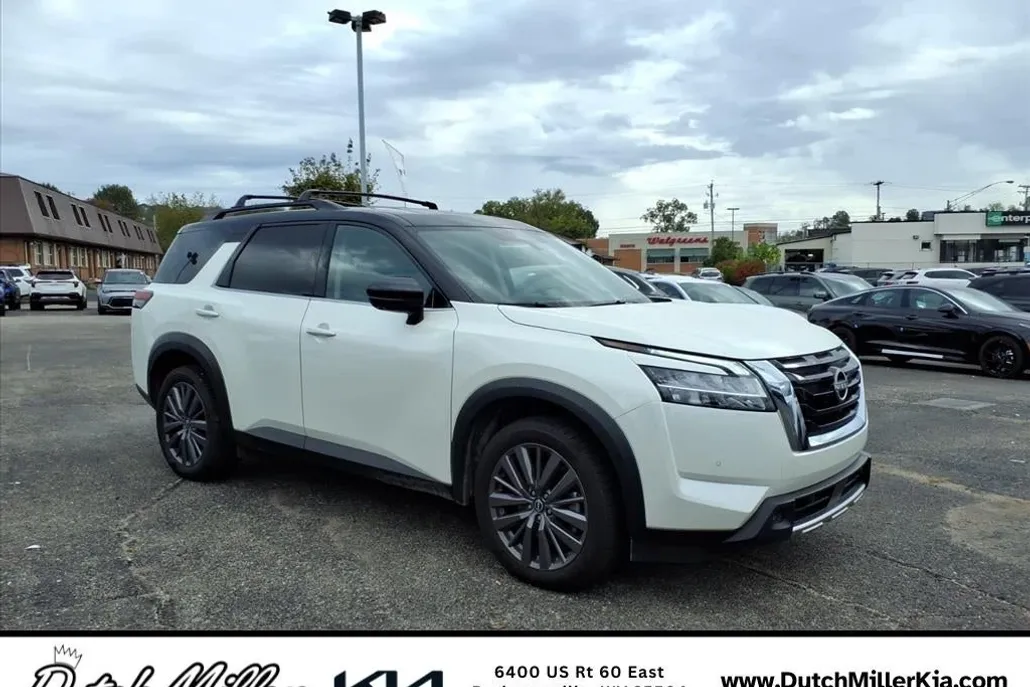 2023 Nissan Pathfinder SL photo 1