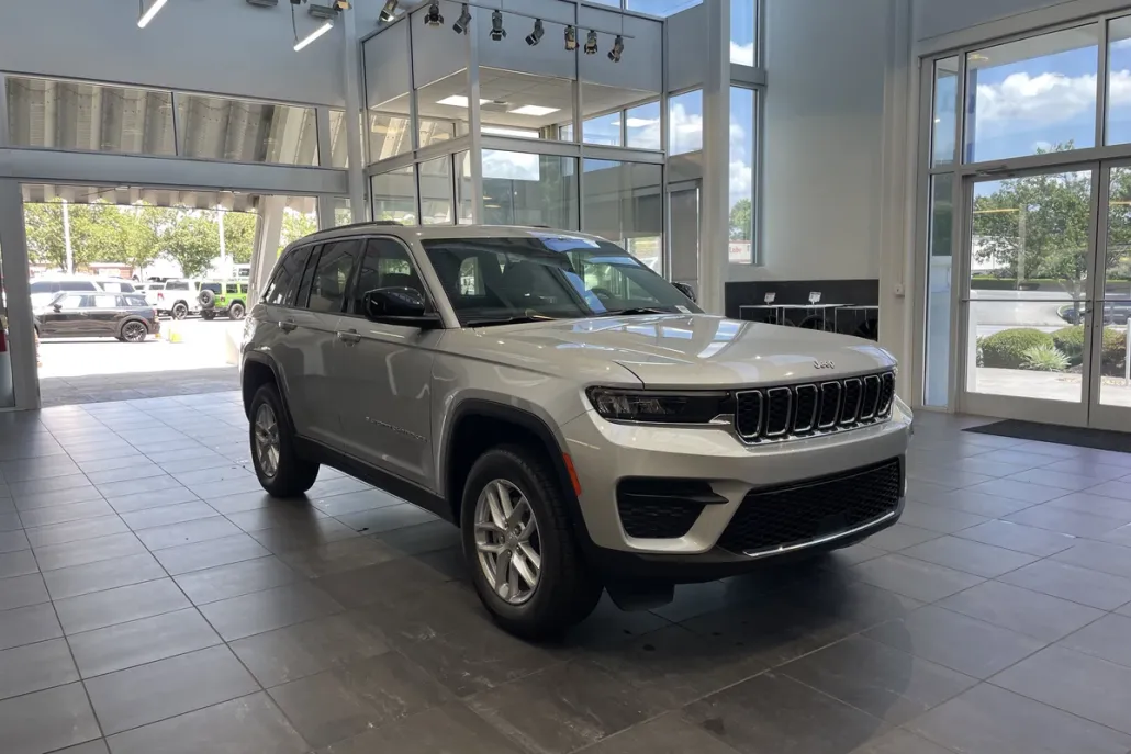2025 Jeep Grand Cherokee Laredo X photo 1